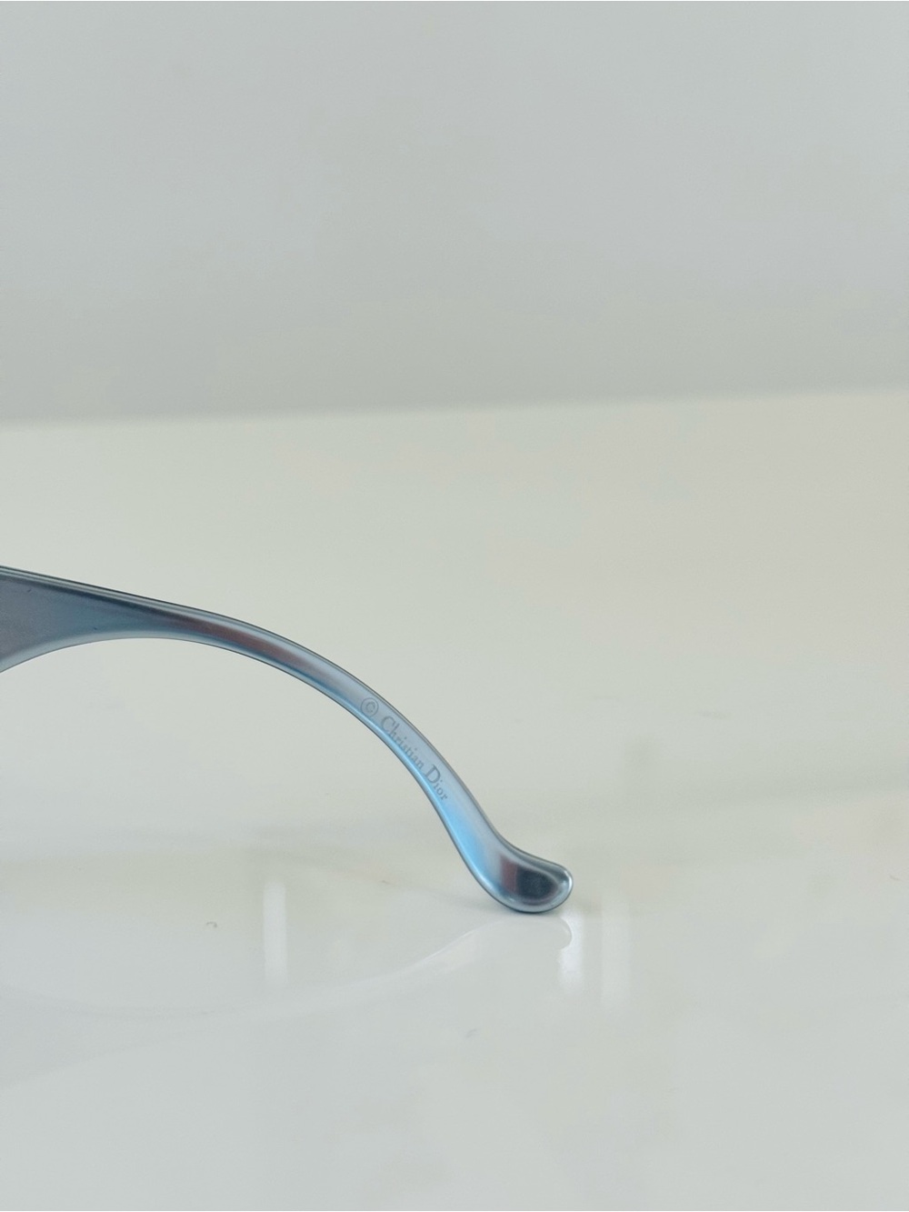 RARE 🦋 VINTAGE DIOR OVERSIZE BLUE RIMLESS SUNGLASSES.✨ - Picture 6 of 7